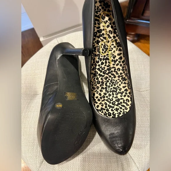 Jessica Simpson Black Heels with Leopard Print Insole - Picture 2 of 3